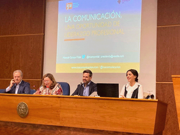 La vicerrectora presentando el taller y a Manuel Campo Vidal